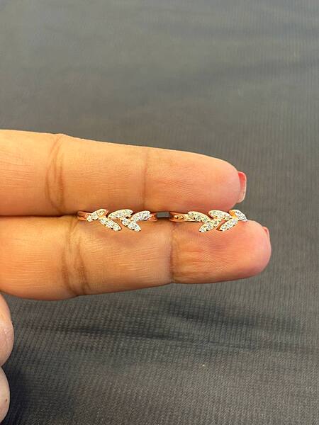 Siler zig toe ring with rosegold finish