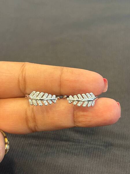 Silver maple toe ring