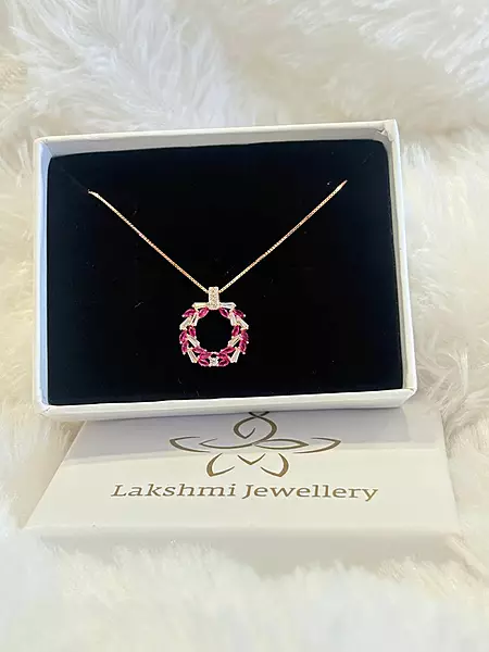 Silver fower round with rosegold fnish