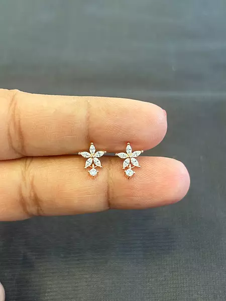 Silver adhira white with rosegold finish
