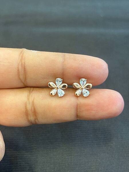 Silver agal stud with rosegold finish