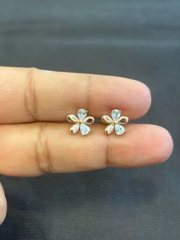 Silver agal stud with rosegold finish