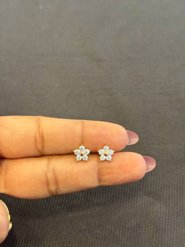 silver flowery stud with rosegold finish