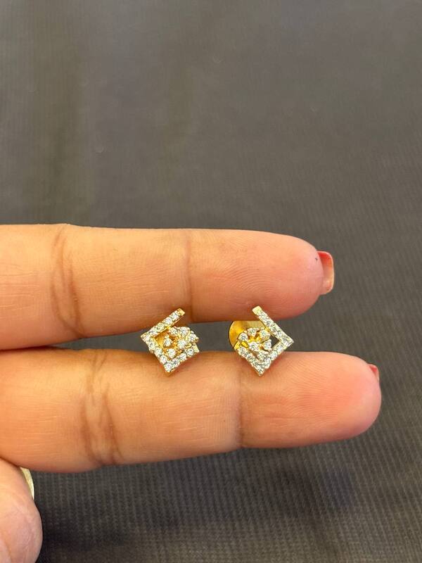 Silver sheen stud with gold finish