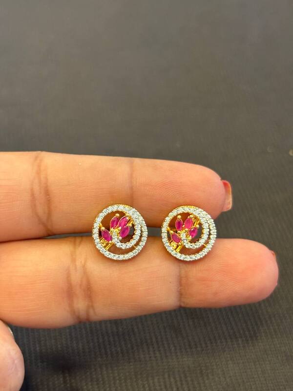 Silver thalam stud with gold finish