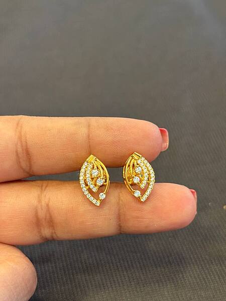 Silver oriana stud with gold finish