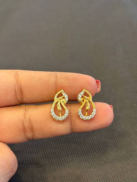 Silver vaan stud with gold finish