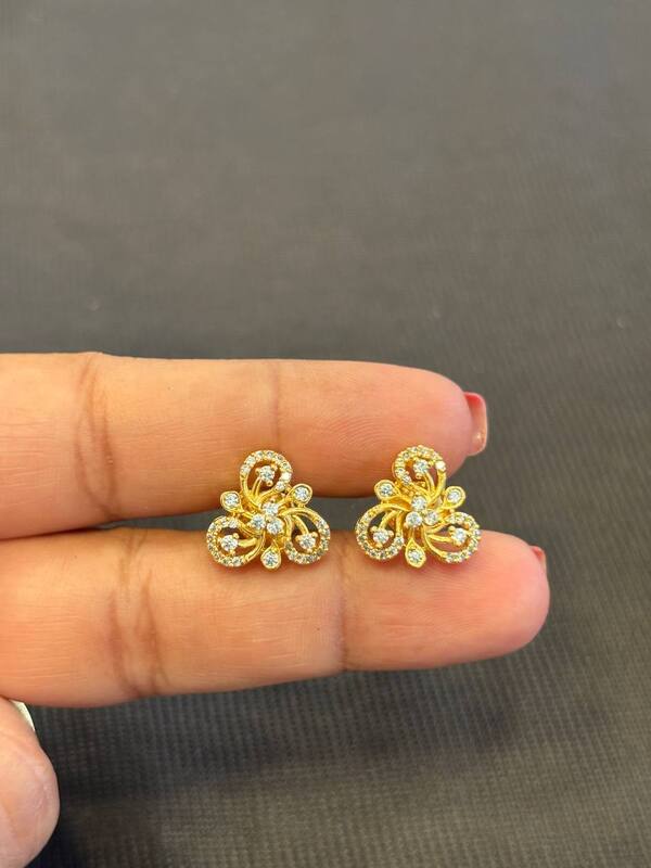 Silver ari stud with gold finish