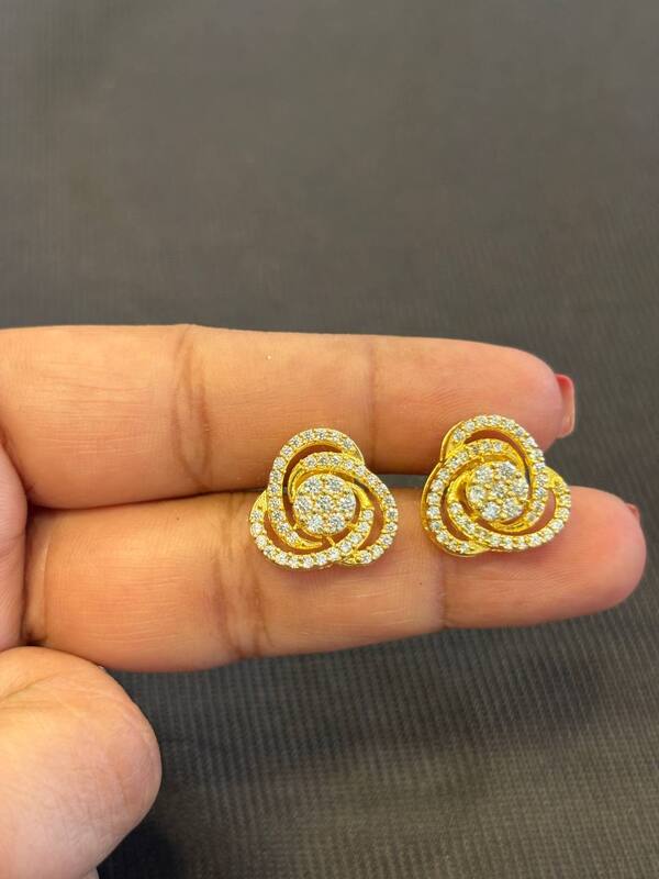 Silver sima stud with gold finish