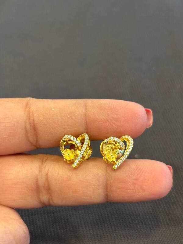 Silver dena stud with gold finish