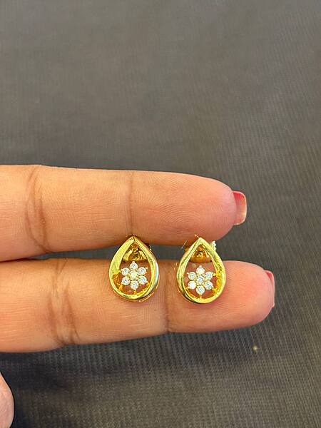 Silver isai stud with gold finish