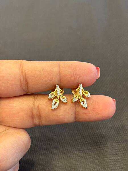 Silver illai stud with gold finish