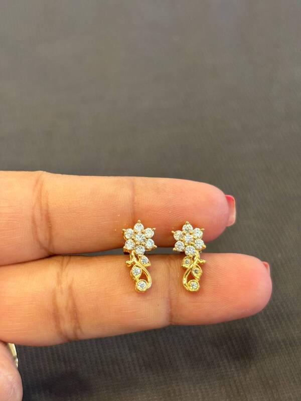 Silver oliva stud with gold finish