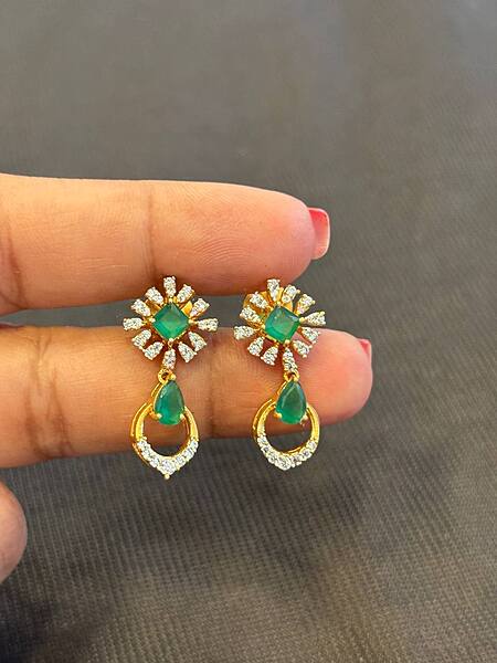 Silver greeny stud with gold finish