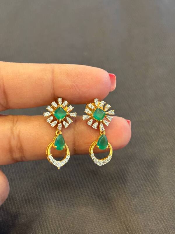 Silver greeny stud with gold finish