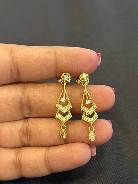 Silver daisy1  stud with gold finish