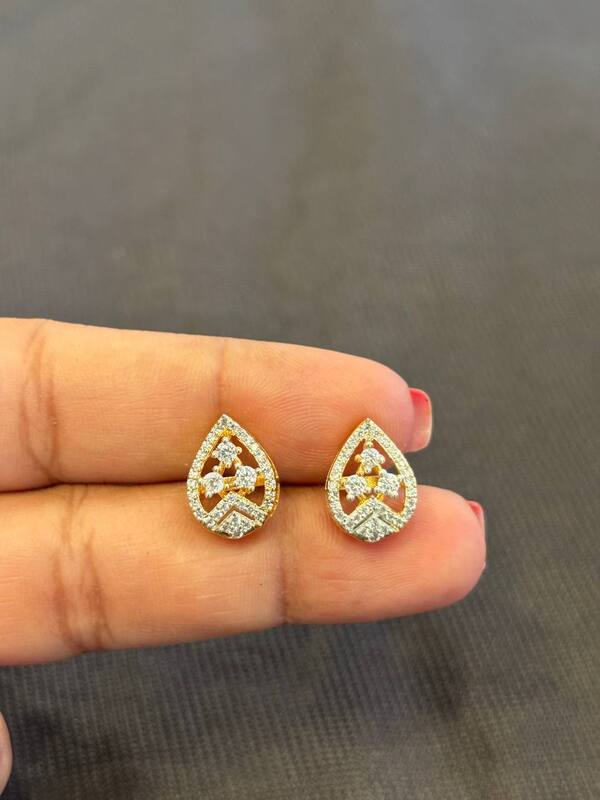 Silver millie stud with gold finish