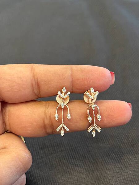 Silver poorva stud with rosegold finish