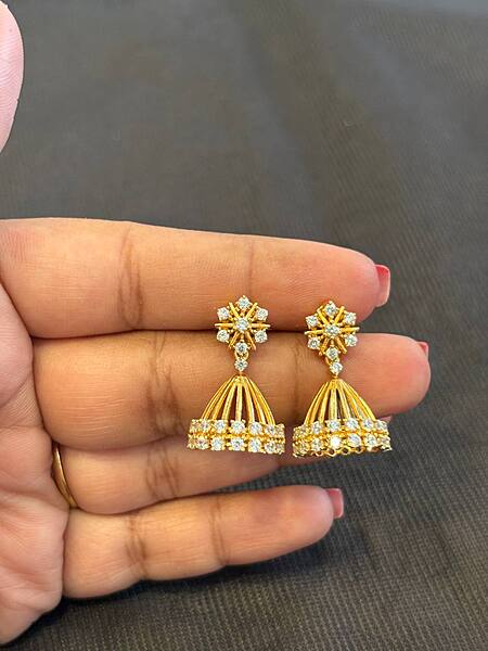 Silver iris stud with gold finish