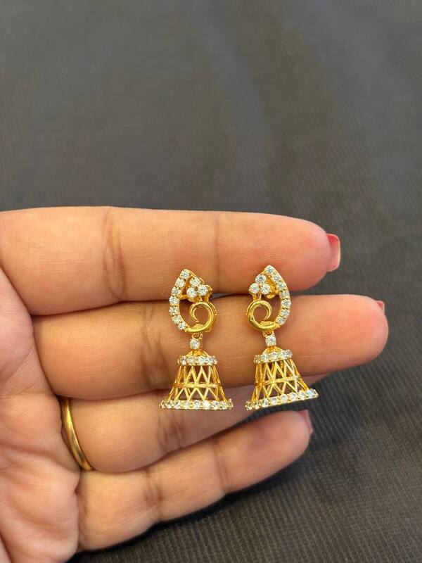 Silver bella stud with gold finish