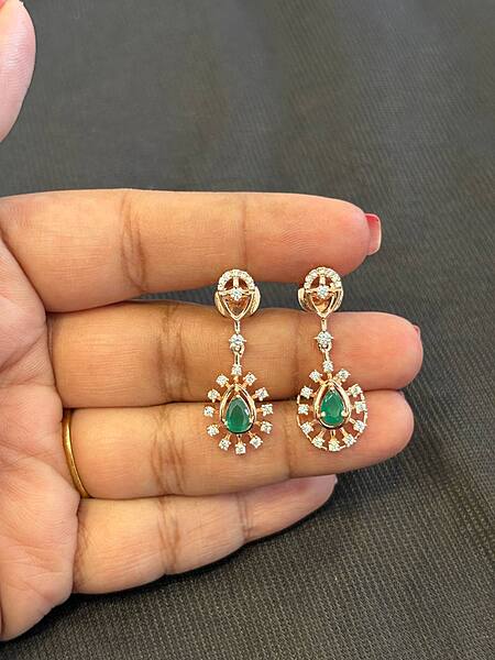 Silver niharika stud with rosegold finish