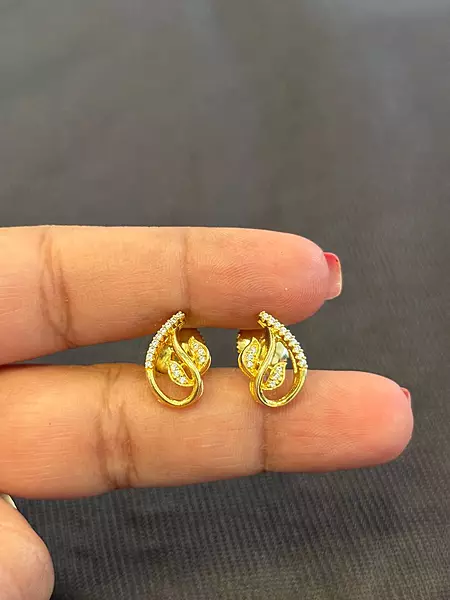 Silver amara stud with gold finish