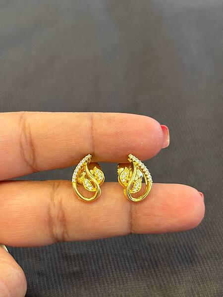 Silver amara stud with gold finish