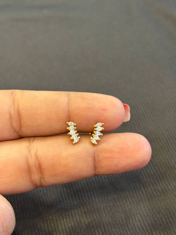 Silver wingy stud with gold finish