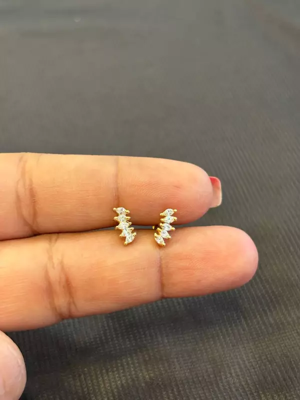Silver wingy stud with gold finish