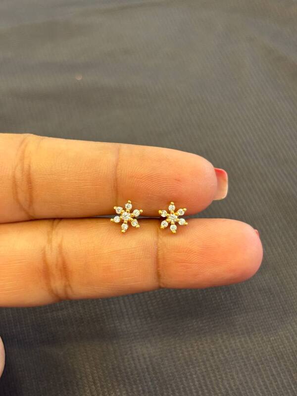 Silver seven stone second stud with gold finish