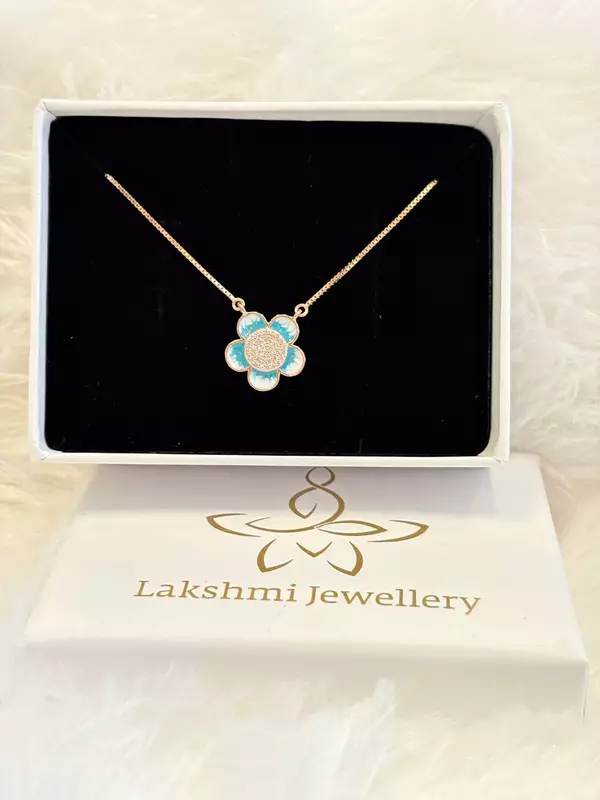 Silver blue chain with rosegold finish