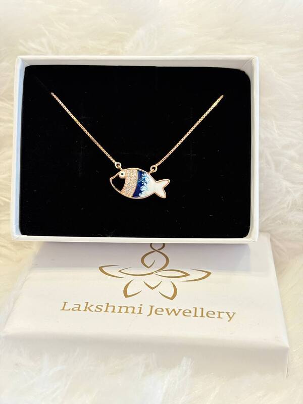 Silver fish chain with rosegold finish