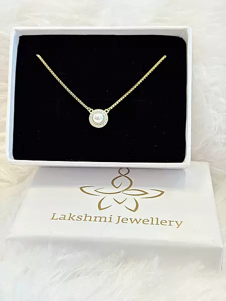 Silver pearl chain with gold finish