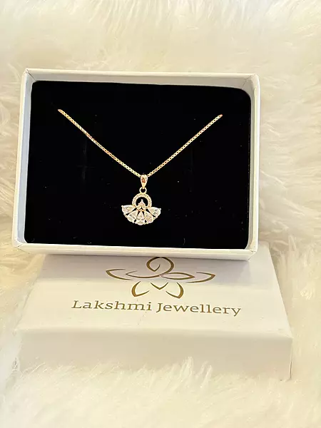 Silver aruthra chain with rosegold finish