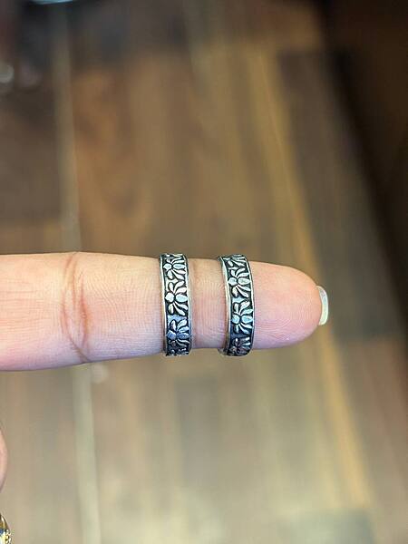 Silver athira toe ring with antique finish