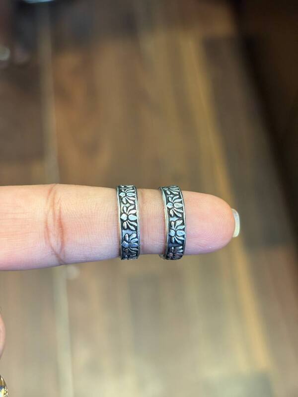 Silver athira toe ring with antique finish
