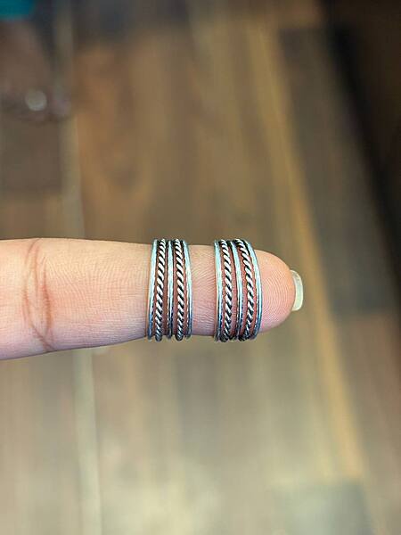Silver curly toe ring with antique finish