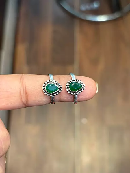 Silver green thilagam toe ring with antique finish