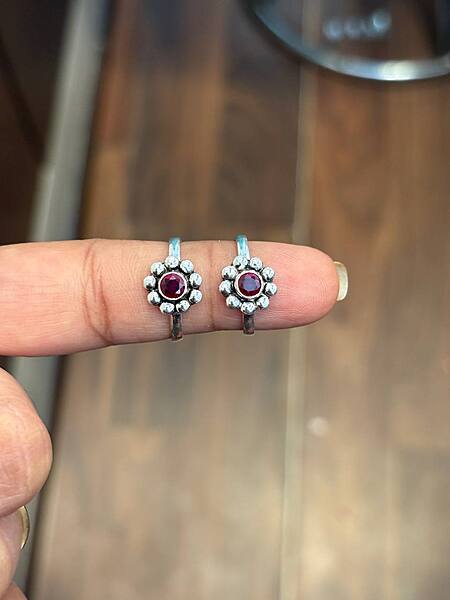 Silver pink aruthra toe ring within  antique finish