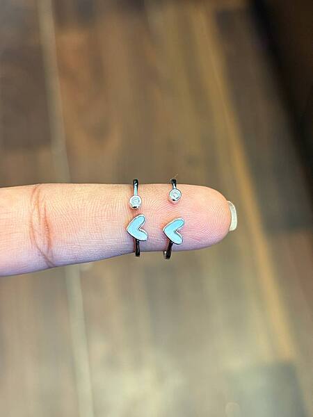Silver mop toe ring