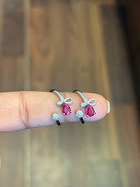 Silver red thilagam toe ring