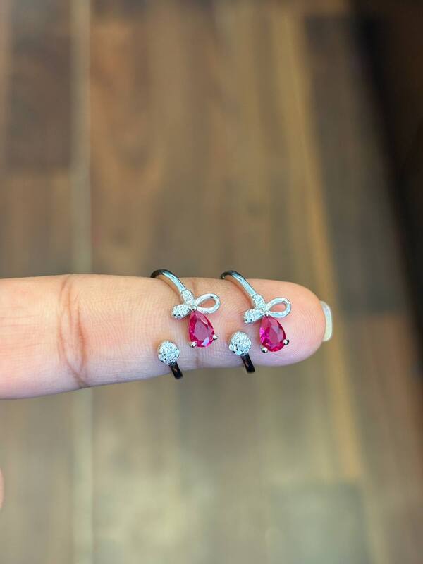 Silver red thilagam toe ring