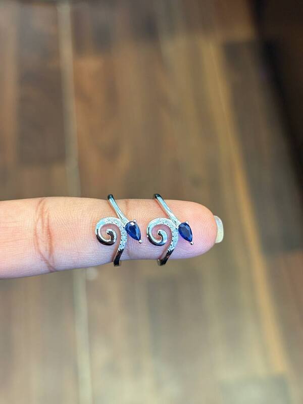 Silver blue thilagam toe ring