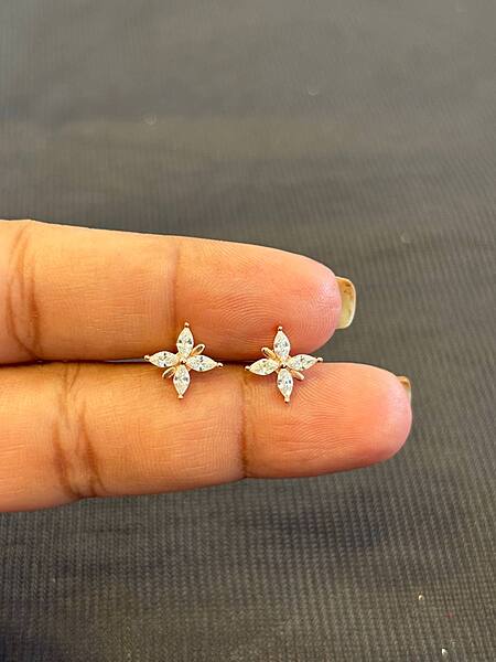 Silver fancy cross stud with rosegold finish