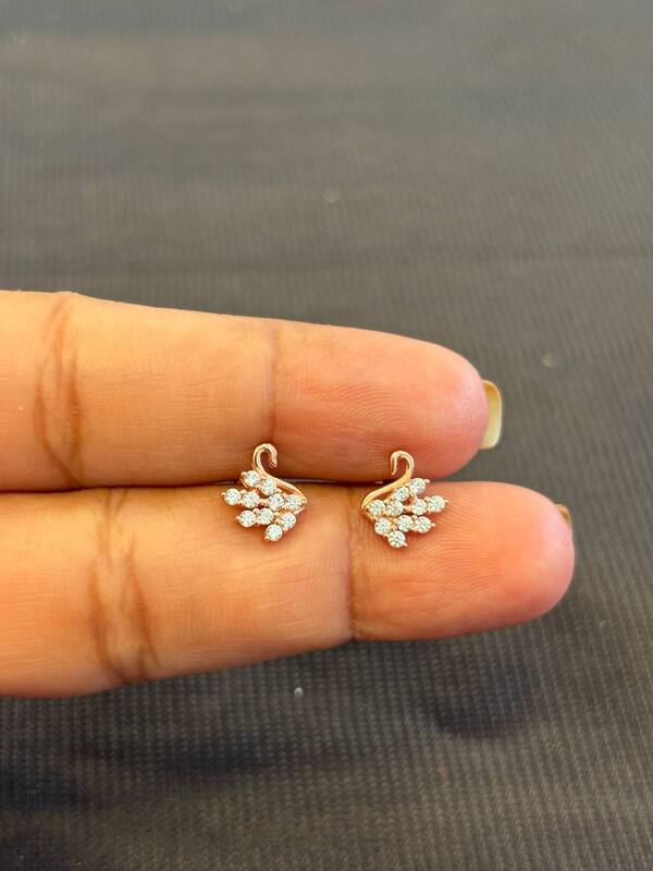 Silver stonee swan stud with rosegold finish