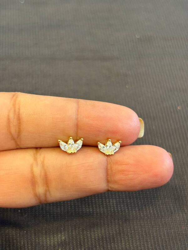 Silver triflower stud with gold finish