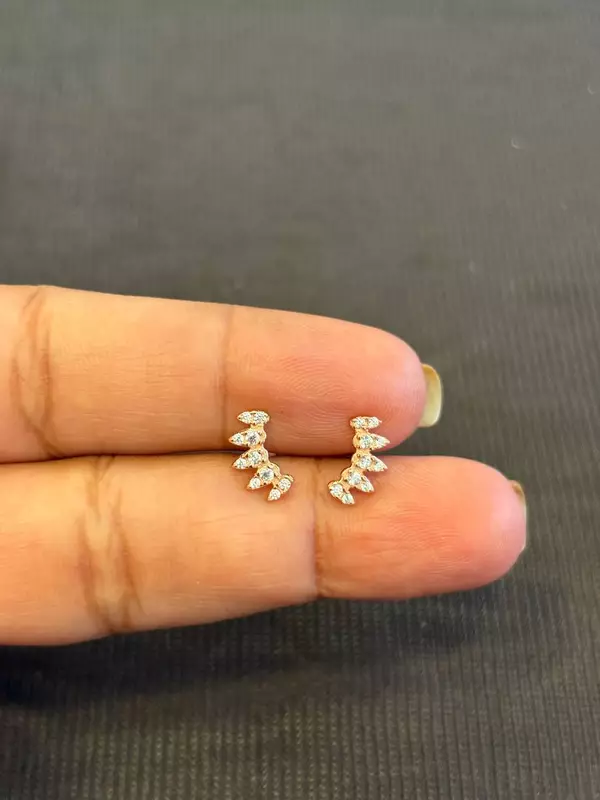 Silver nithila stud with rosegold finish