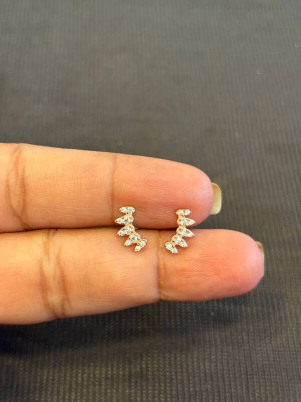 Silver nithila stud with rosegold finish