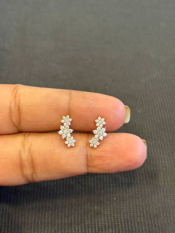 Silver vizhi stud with rosegold finish