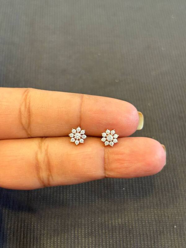 Silver 9 stonee stud with rosegold finish